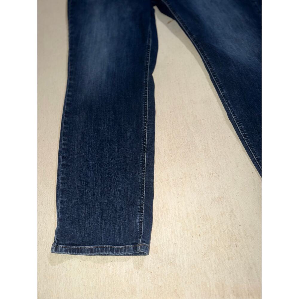 Silver jeans Co women’s Avery straight blue jeans - Picture 15 of 16